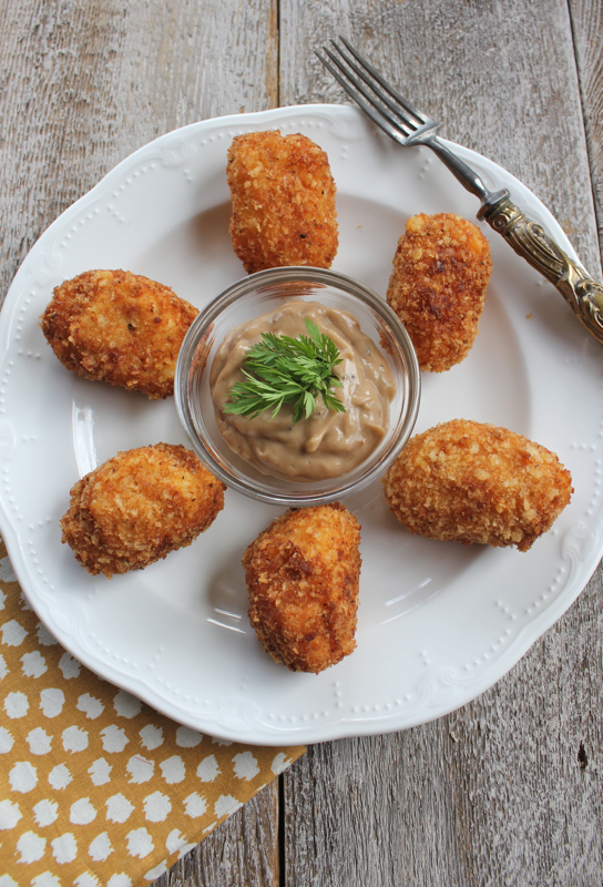 https://lakelurecottagekitchen.com/wp-content/uploads/2014/04/Potato-Tots-2V.jpg