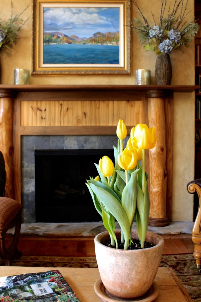 LL Living room with tulips 1